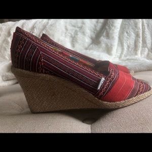 TOMS Wedge Espadrille Peep Toe Patterned Shoes